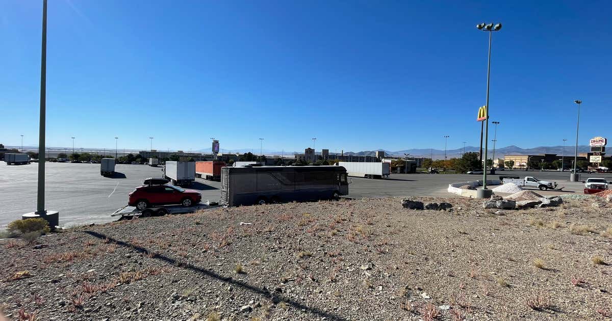Peppermill Truck & RV Parking, West Wendover Roadtrippers