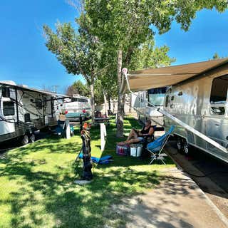 Cottonwood Inn & RV Park