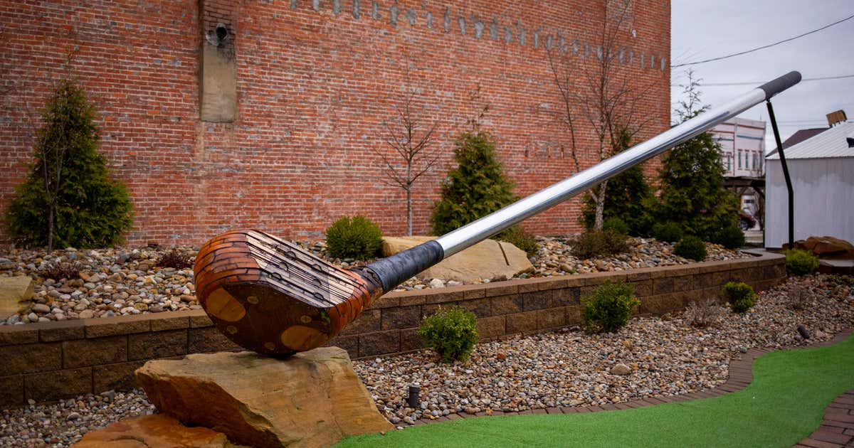 World’s Largest Golf Driver, Casey Roadtrippers