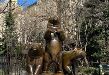 Photo of Group of Bears Statue