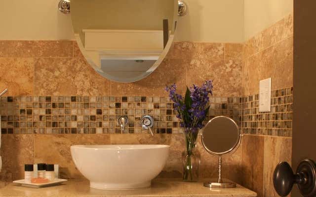 Showers Inn