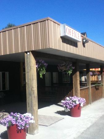 Selkirk Inn