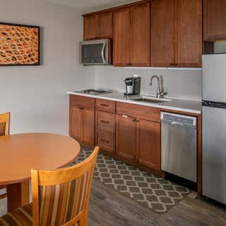 Astoria Riverwalk Inn