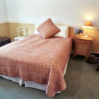 Valley Ford Hotel