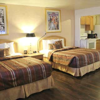 El Trovatore Motel