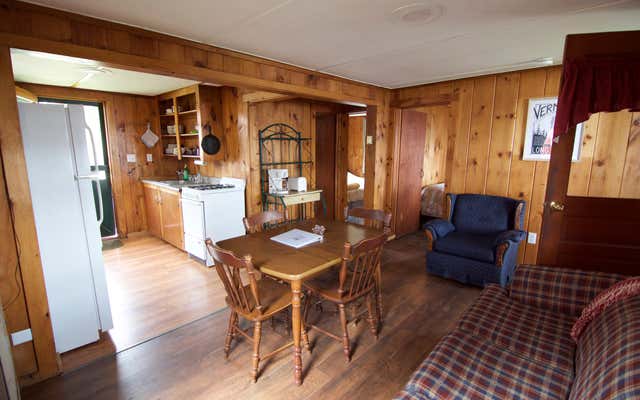 Henry's Sportsman's Cottages