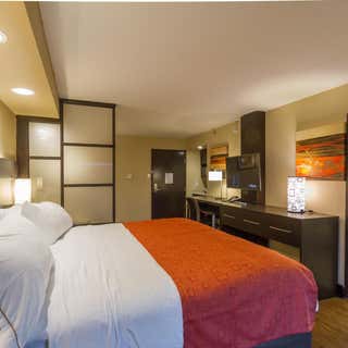 Holiday Inn Express & Suites San Antonio Medical-Six Flags by IHG