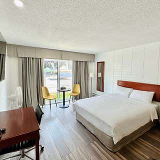 August Jack Motor Inn