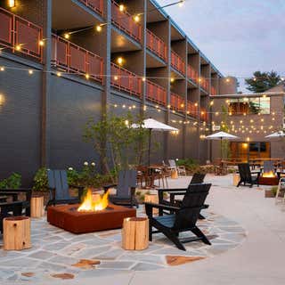 Rhode's Motor Lodge
