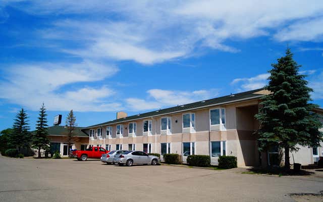 Bay Hill Inns & Suites