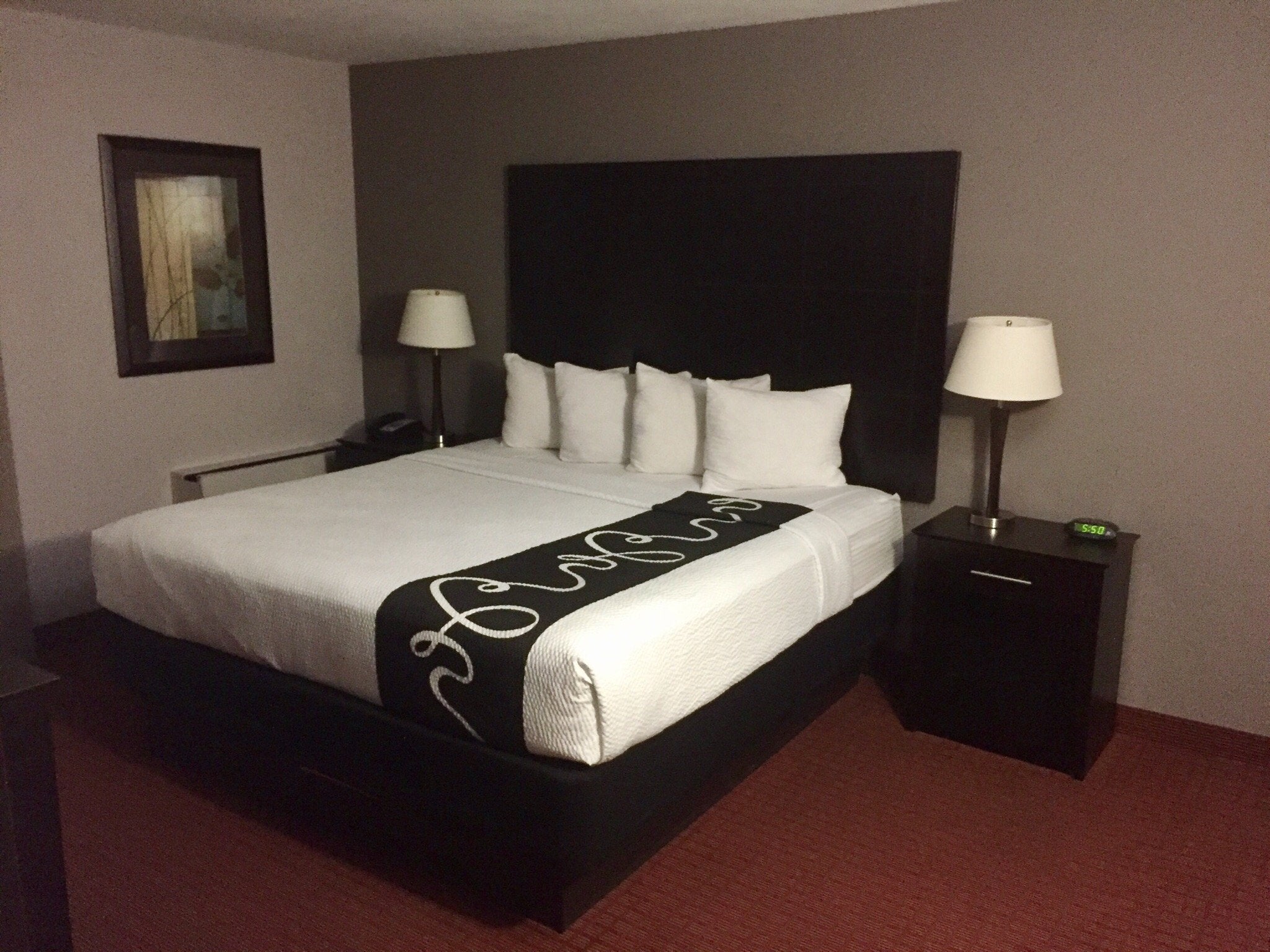La Quinta Inn & Suites by Wyndham Dallas I-35 Walnut Hill Ln