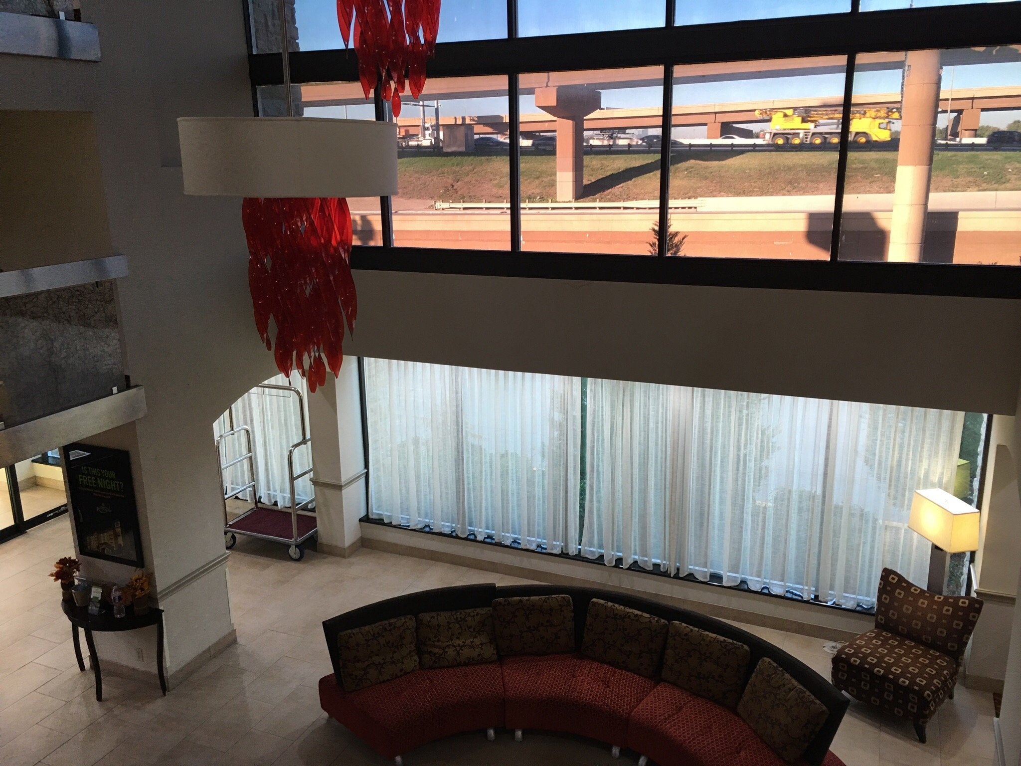 La Quinta Inn & Suites by Wyndham Dallas I-35 Walnut Hill Ln