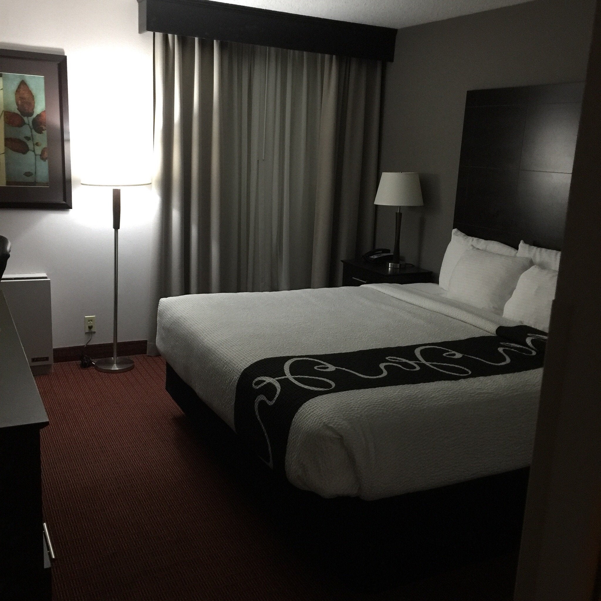 La Quinta Inn & Suites by Wyndham Dallas I-35 Walnut Hill Ln