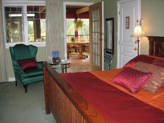 Across the Harbour Bed and Breakfast