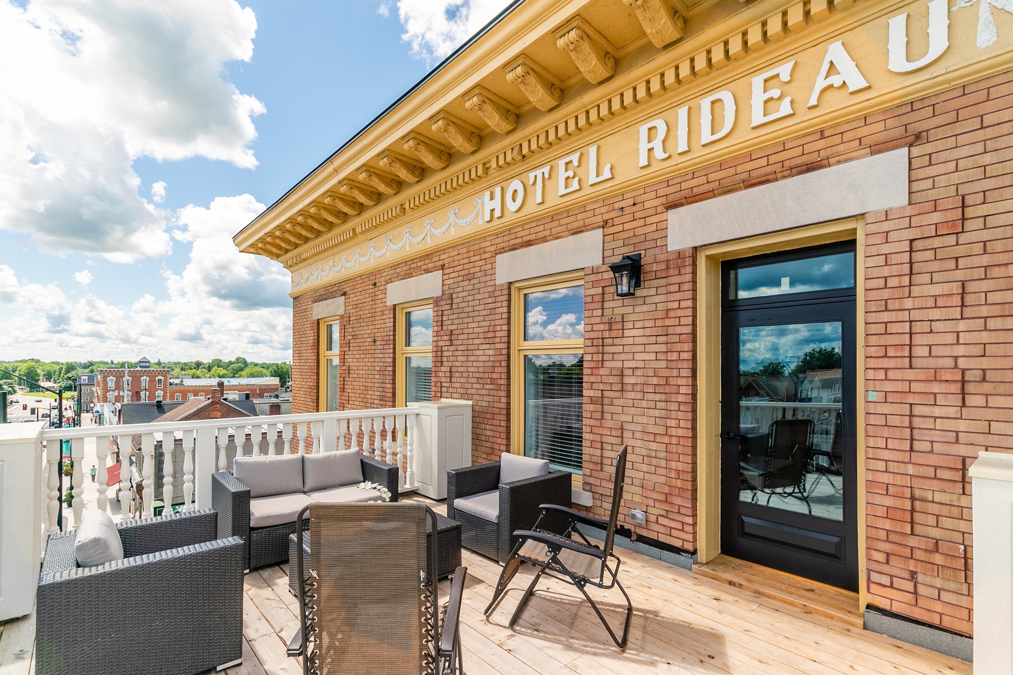 Luxury Rideau Apartments By Simply Comfort