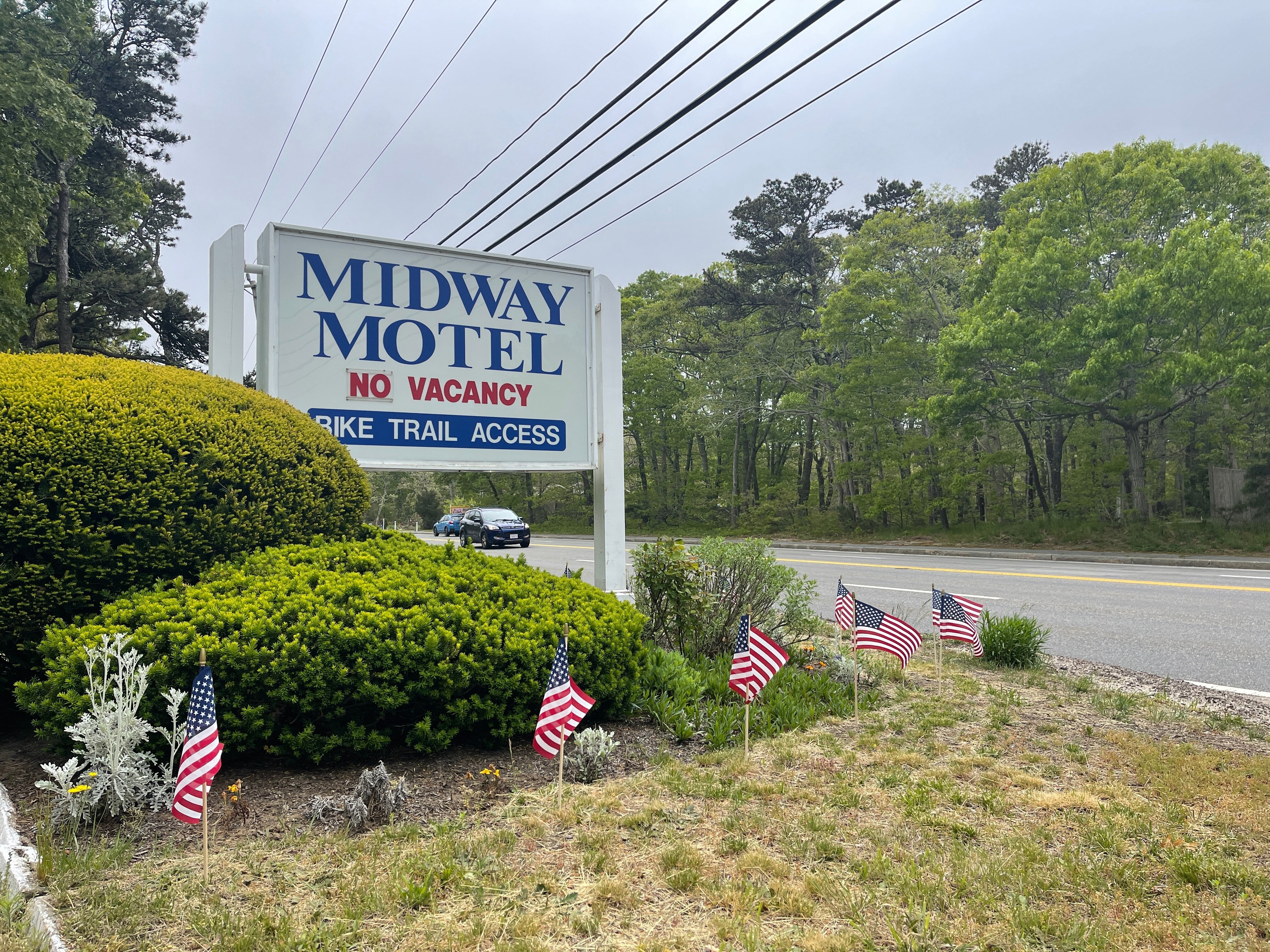 Midway Motel and Cottages