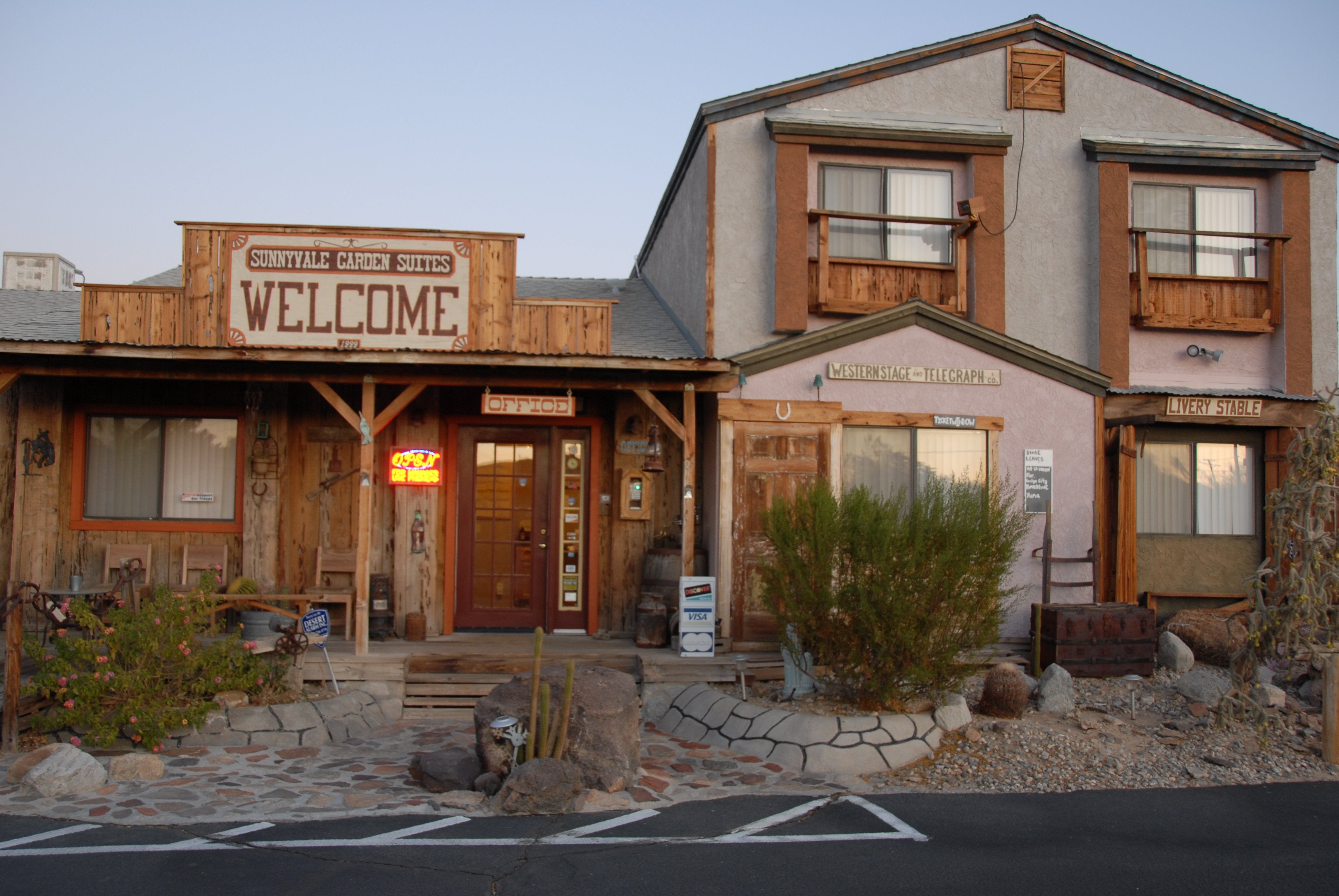Sunnyvale Garden Suites Hotel - Joshua Tree National Park