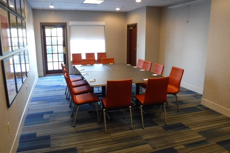Holiday Inn Express & Suites Bethlehem Arpt-Allentown Area by IHG