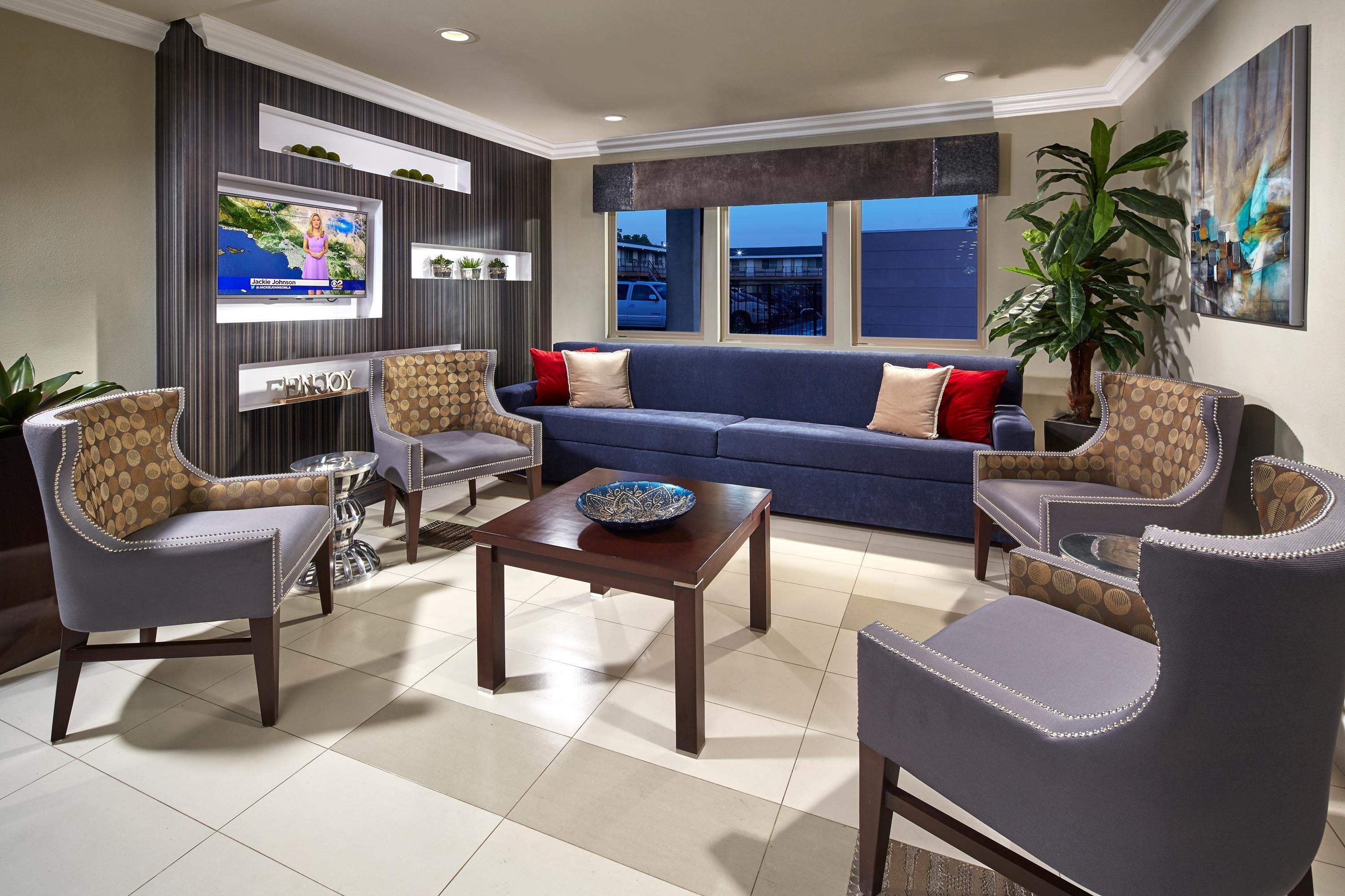 Eden Roc Inn & Suites