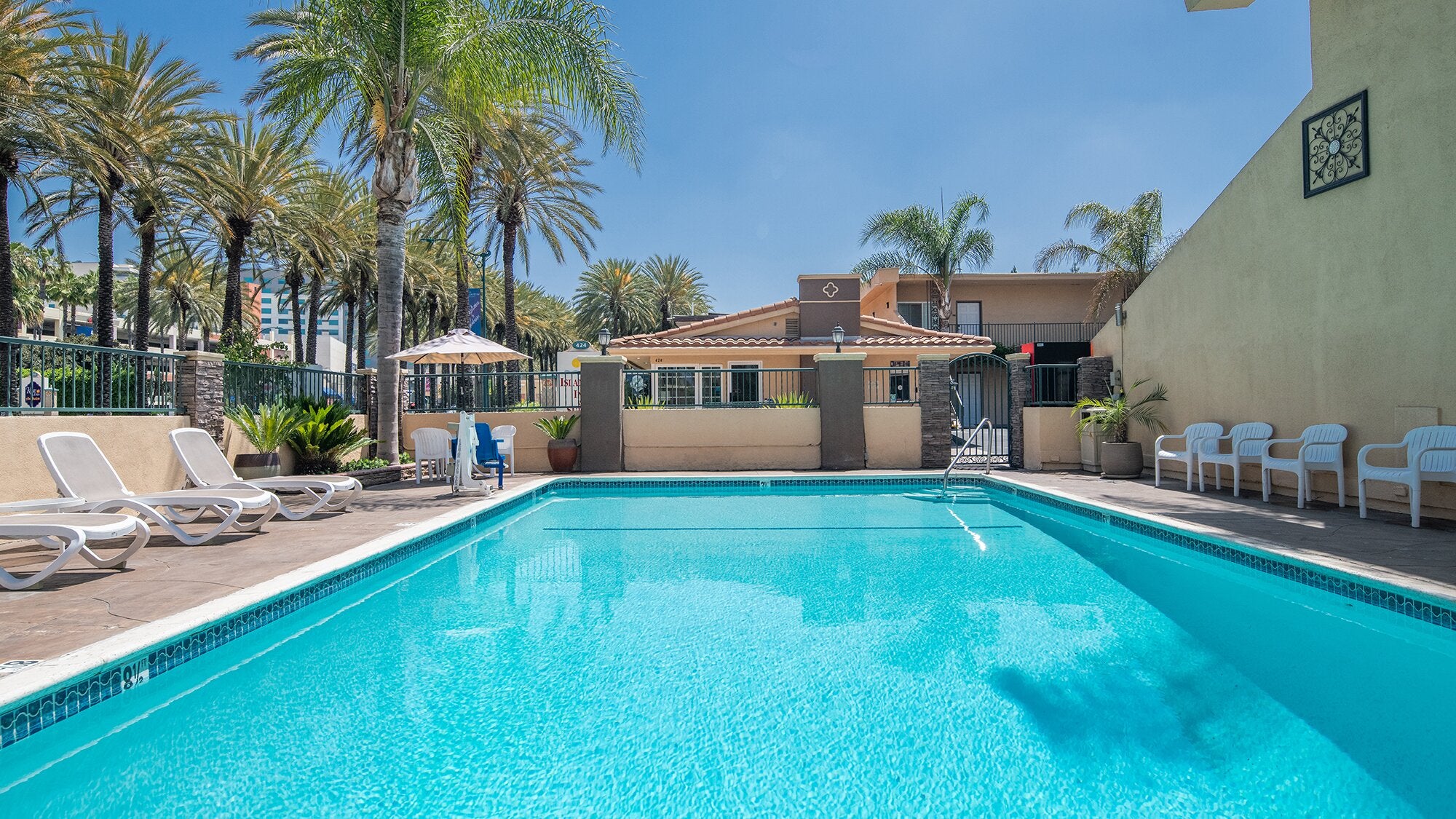 Anaheim Islander Inn and Suites