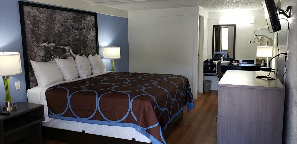 Super 8 by Wyndham Asheville/Biltmore
