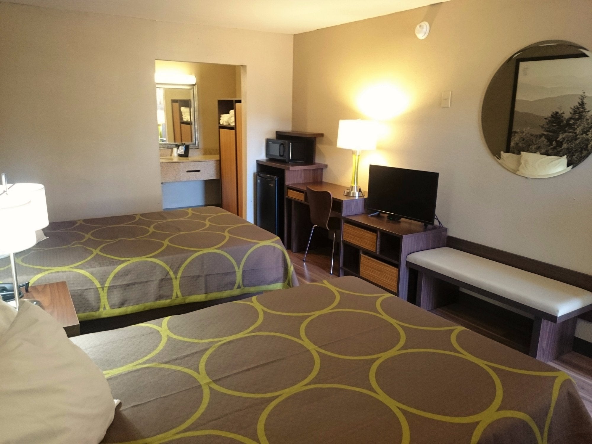 Super 8 by Wyndham Asheville Airport