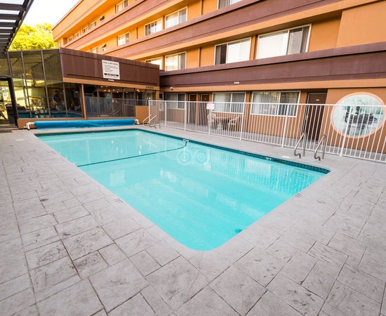 Days Inn by Wyndham Victoria On The Harbour