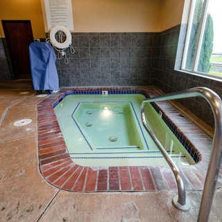 Holiday Inn Express & Suites Astoria, an IHG hotel