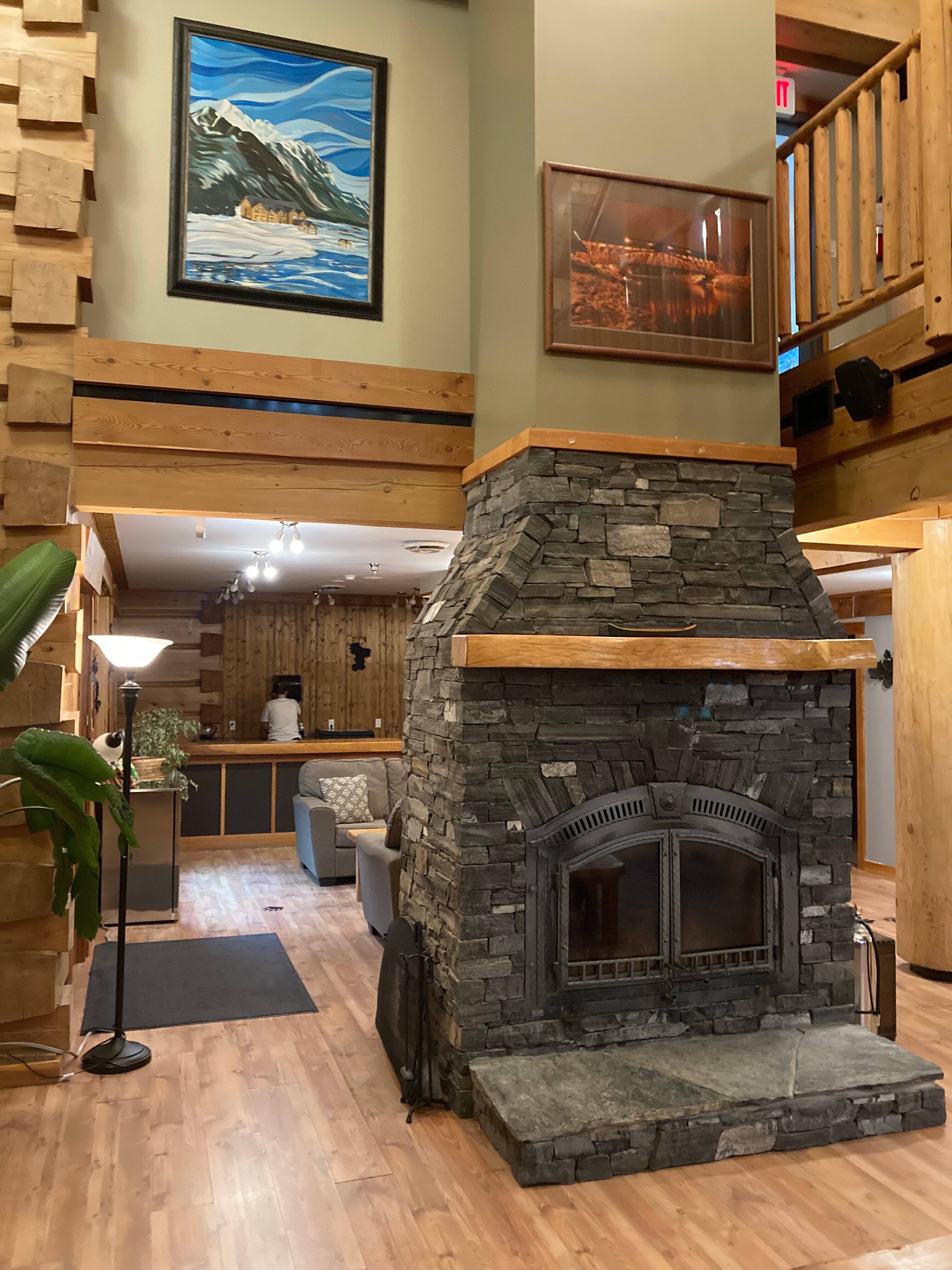 Basecamp Lodge Golden