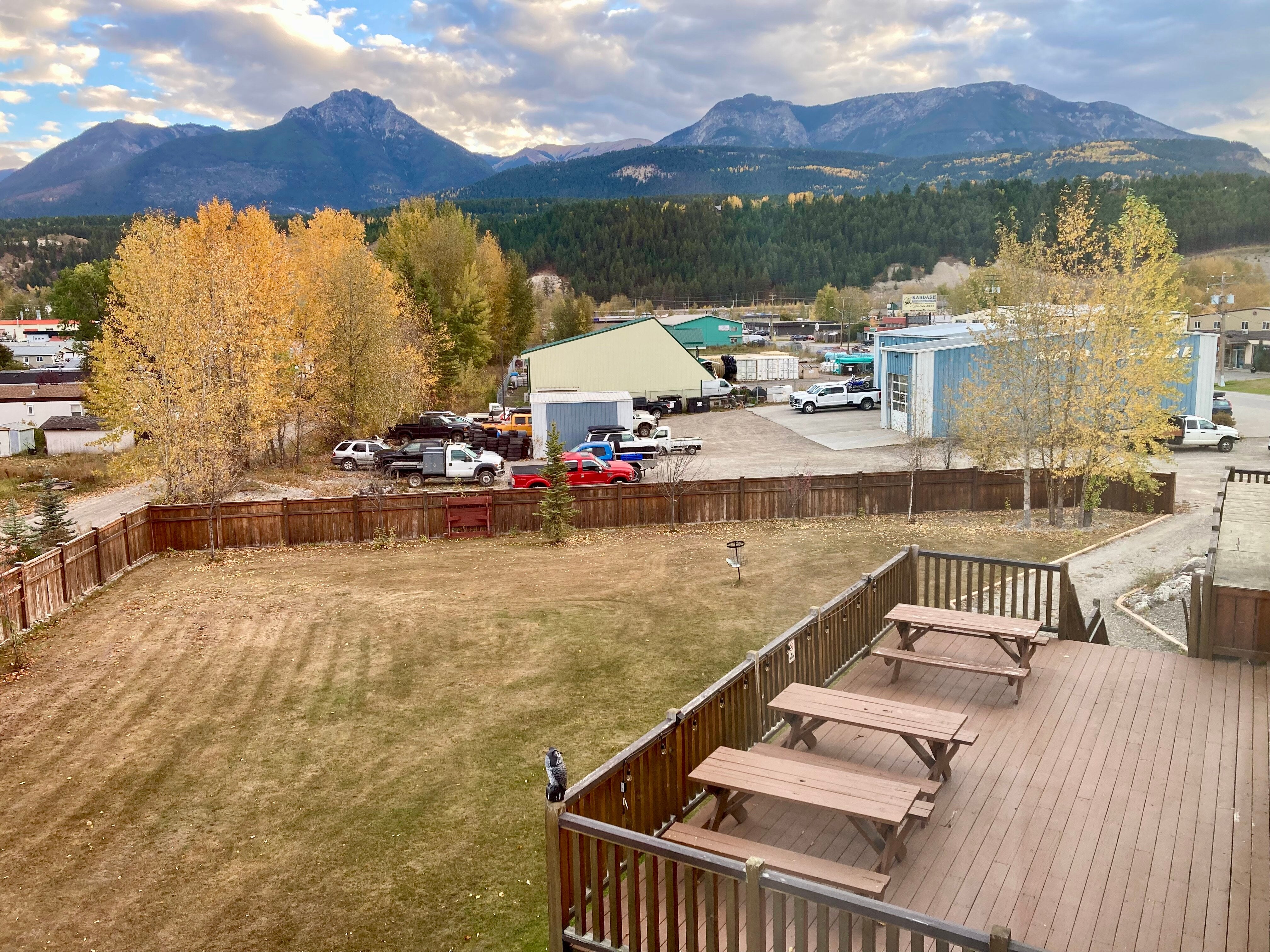 Basecamp Lodge Golden