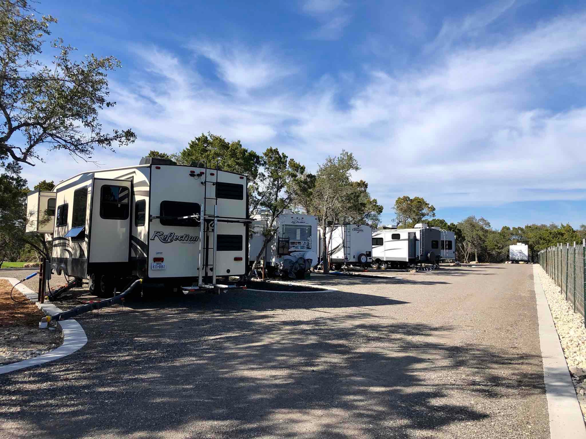 Wayside Wimberley Farmhouse Cottages & Luxury RV Park