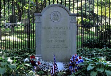 Photo of Theodore Roosevelt Gravesite 