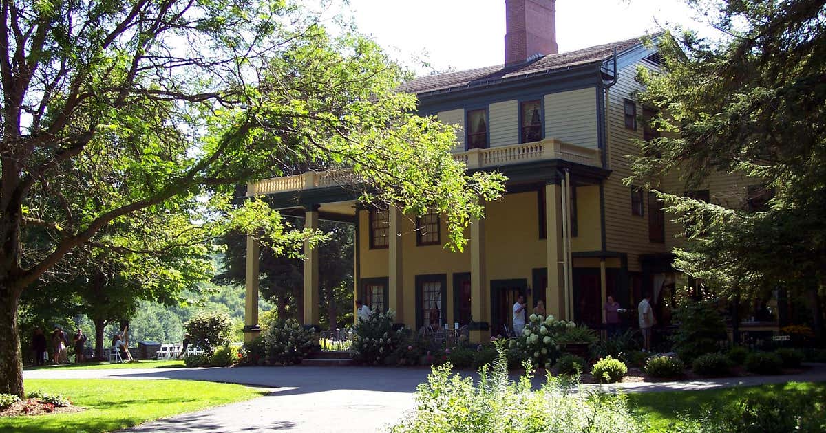 glen-iris-inn-castile-roadtrippers