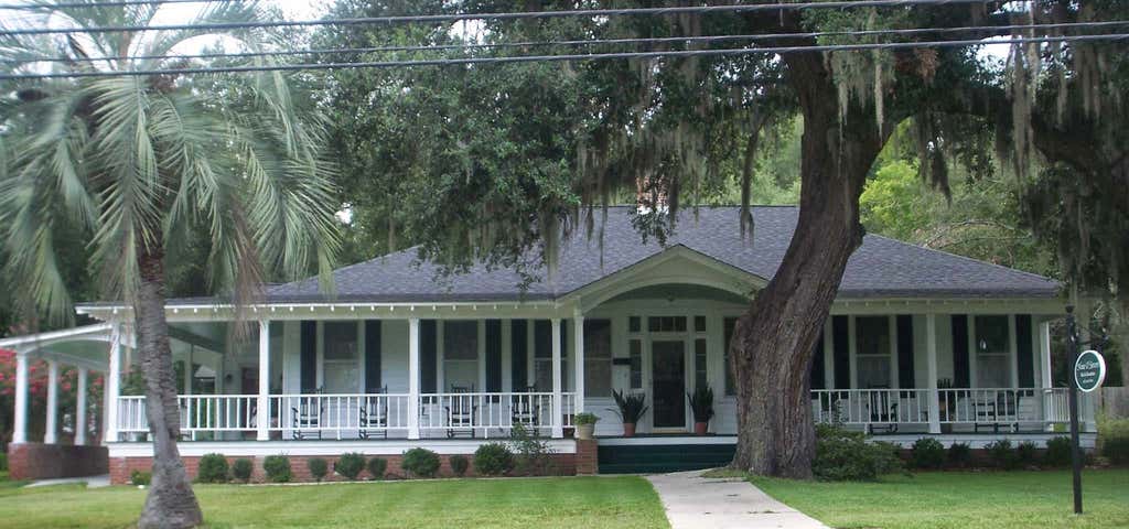 Photo of Nine O' Seven Bed and Breakfast