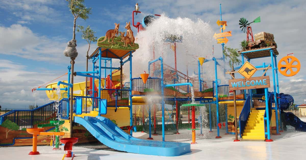 Raging Waves Waterpark, Yorkville Roadtrippers