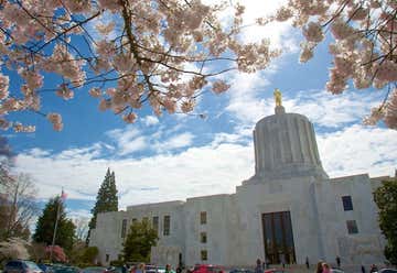 Photo of Oregon State Capitol