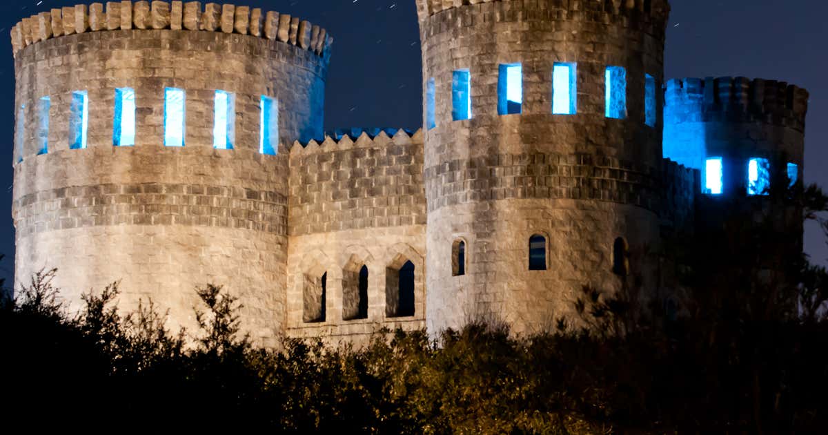 Castle Otttis, Villano Beach Roadtrippers