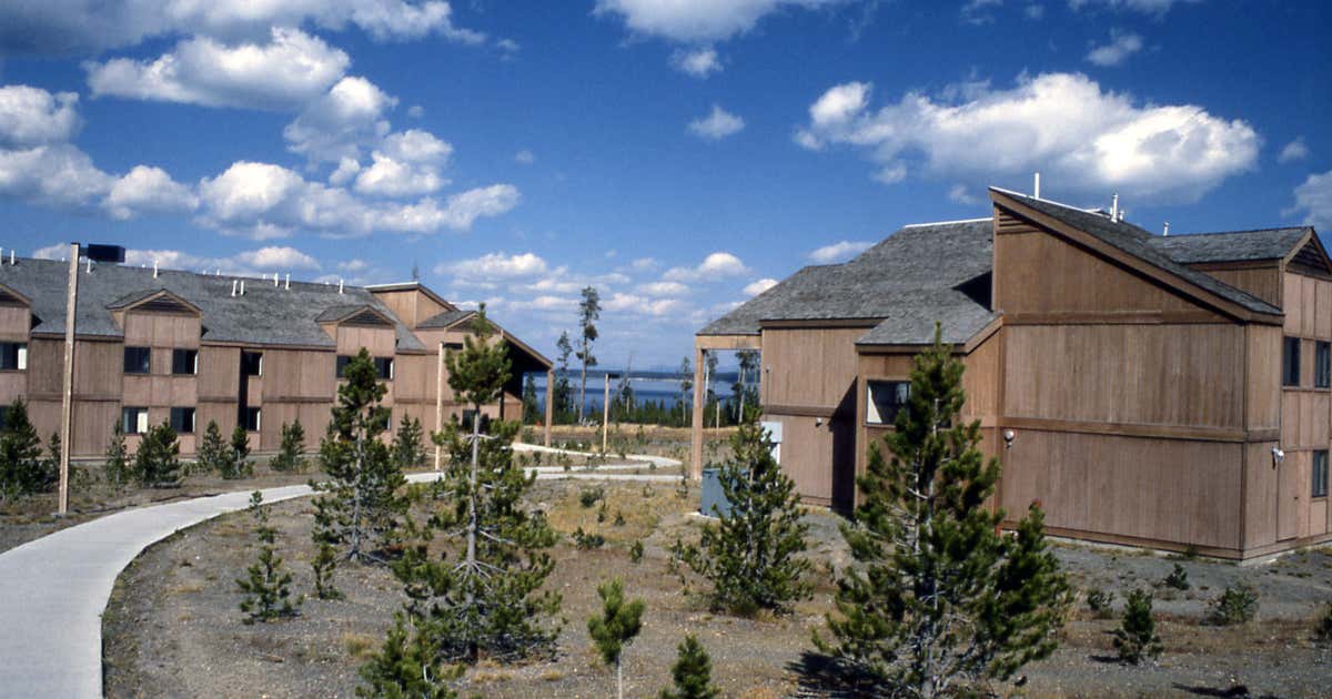 Grant Lodges Yellowstone, Mammoth Roadtrippers