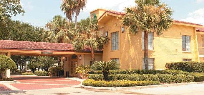 Photo of La Quinta Inn & Suites by Wyndham Houston Baytown East