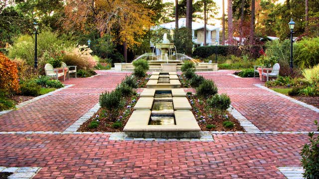 are dogs allowed at norfolk botanical gardens