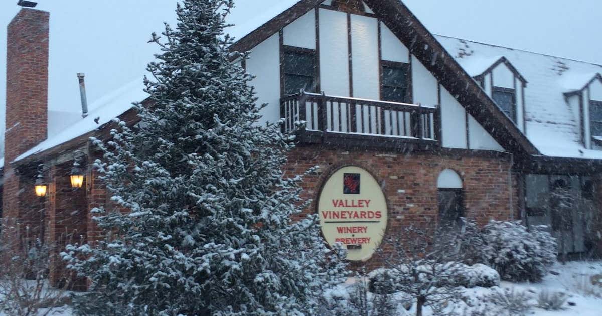 Valley Vineyards Winery, Morrow Roadtrippers