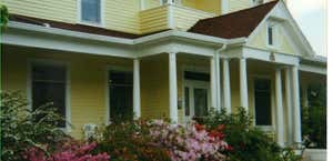 Blooming Garden Inn and Holly House