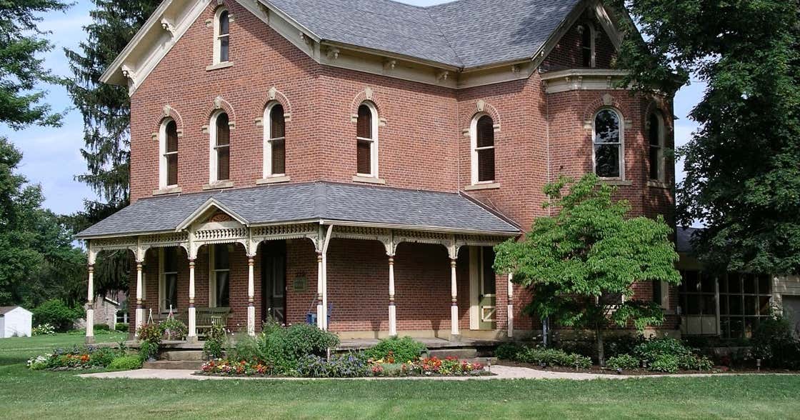 Brick House on Main Bed & Breakfast, Gnadenhutten Roadtrippers