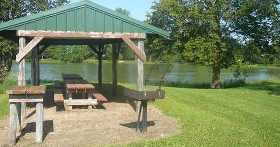 Escape to the Wilds: A Camper's Paradise at Larson Lake Campground