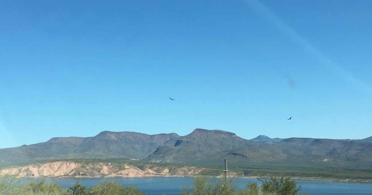 Roosevelt Lake Marina and RV Park, Roosevelt Roadtrippers
