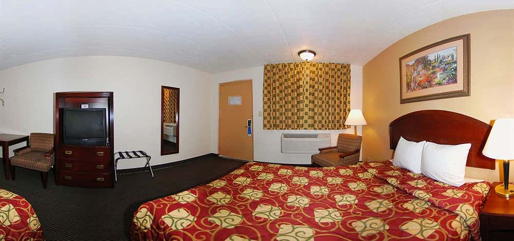 Photo of Econo Lodge Inn & Suites South