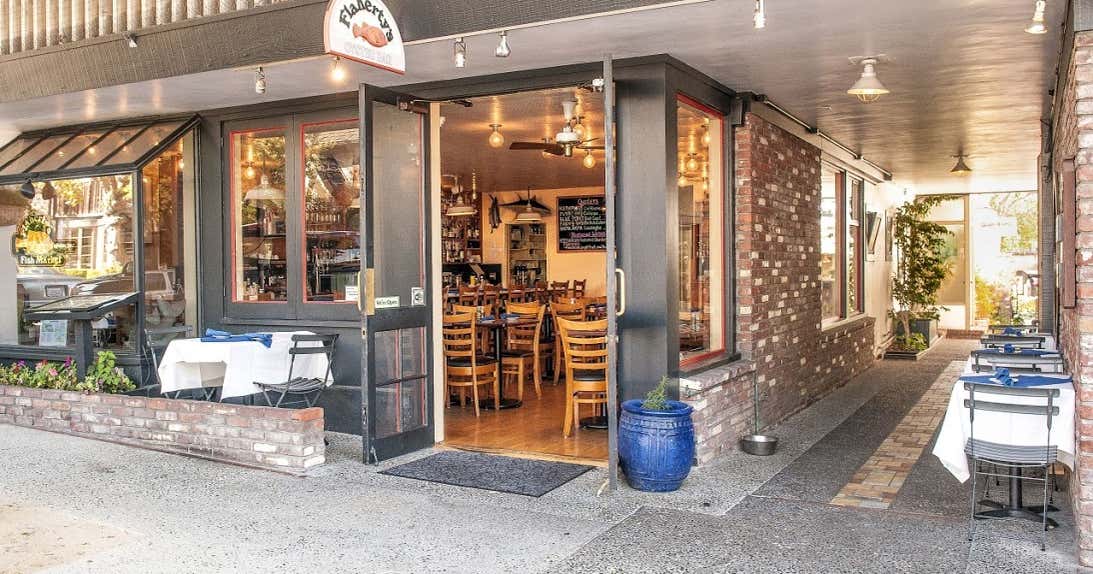Flaherty's Seafood Grill & Oyster Bar, CarmelbytheSea Roadtrippers