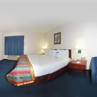 Baymon Inn & Suites