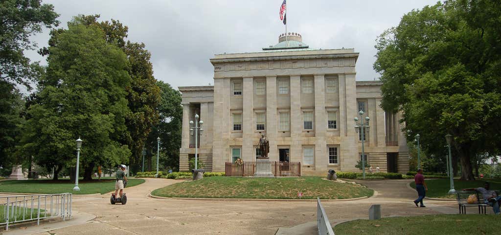 Photo of State Capitol Building