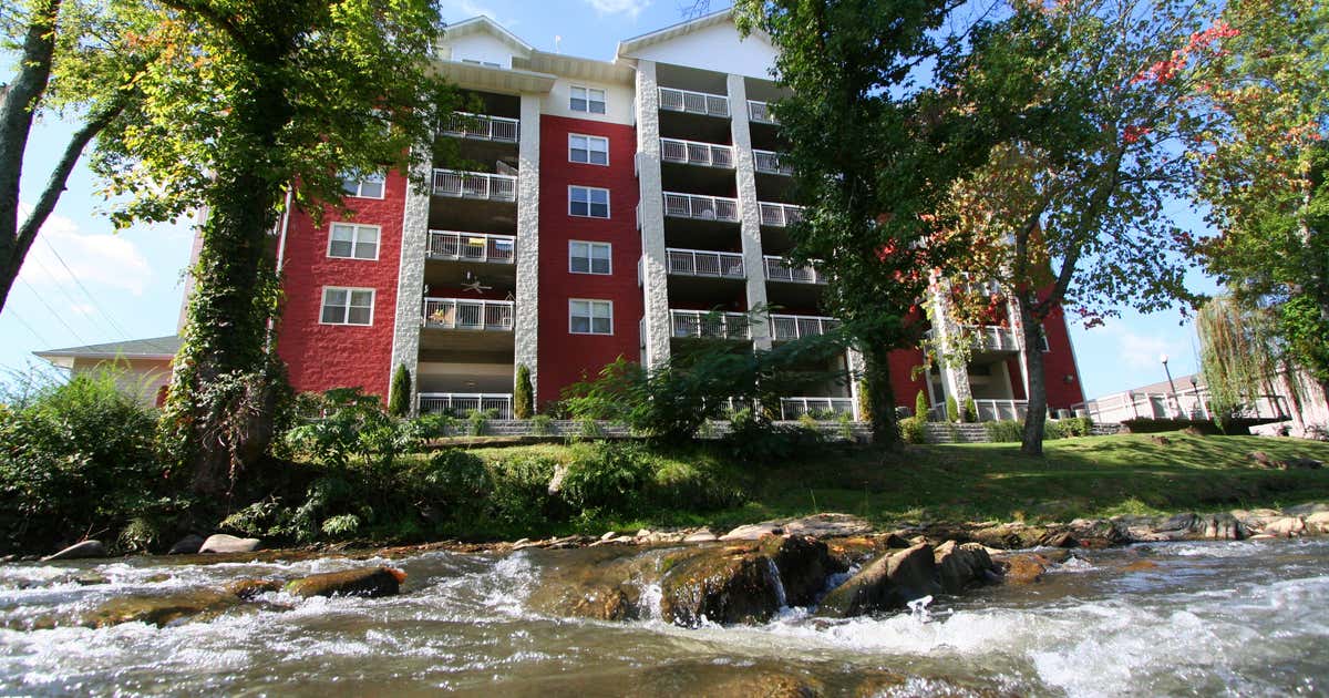 Bear Crossing Condos, Pigeon Roadtrippers